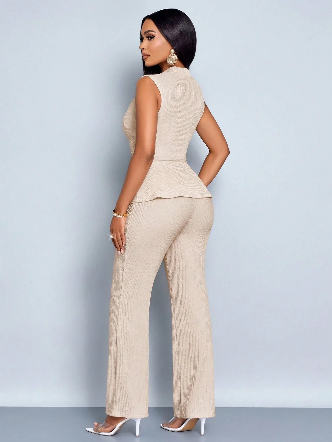 Conjunto Feminino Social Com Camisa sem Mangas e Calça Cáqui
