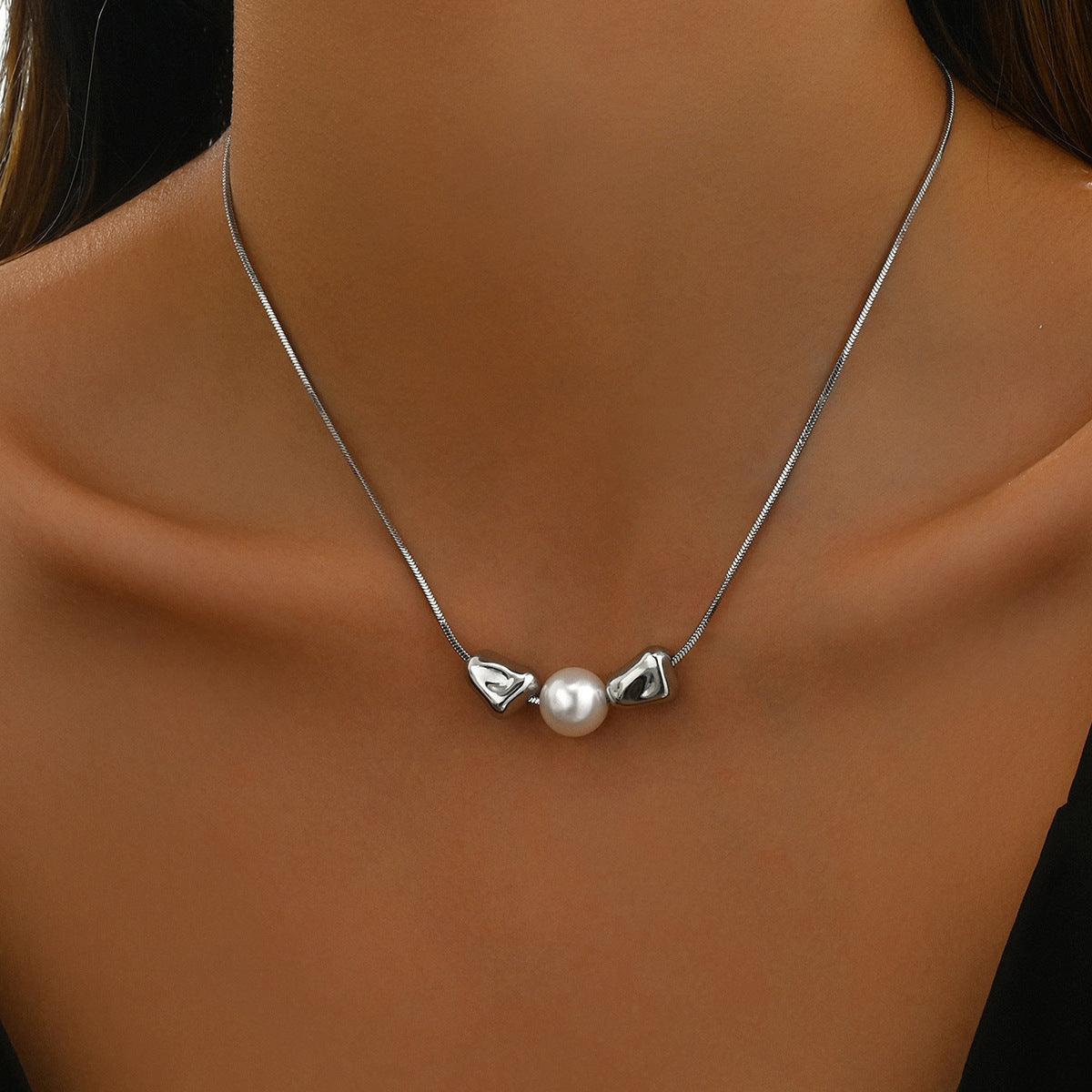 Colar Feminino com Dobras de Pérolas