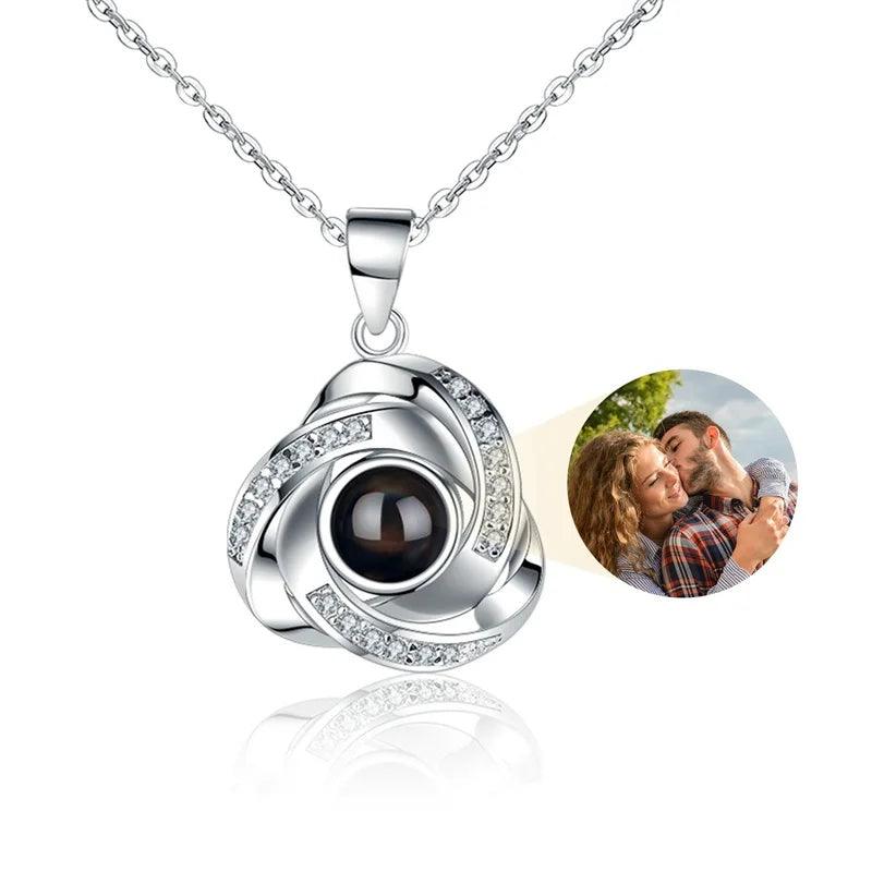 Colar Personalizado com Foto e "Eu Te Amo" em 100 Idiomas