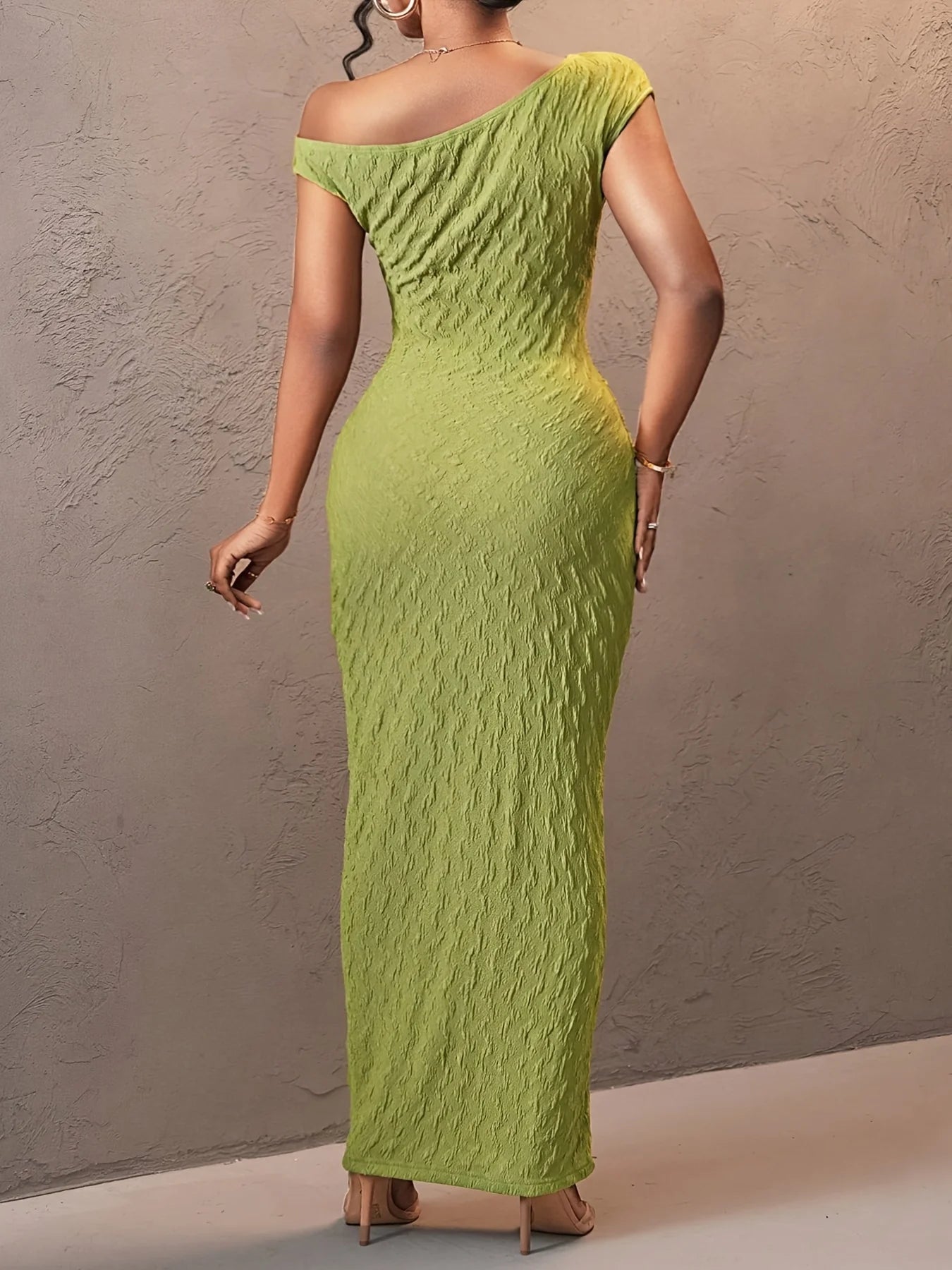 Vestido Longo Feminino Slim com Decote Ombro a Ombro