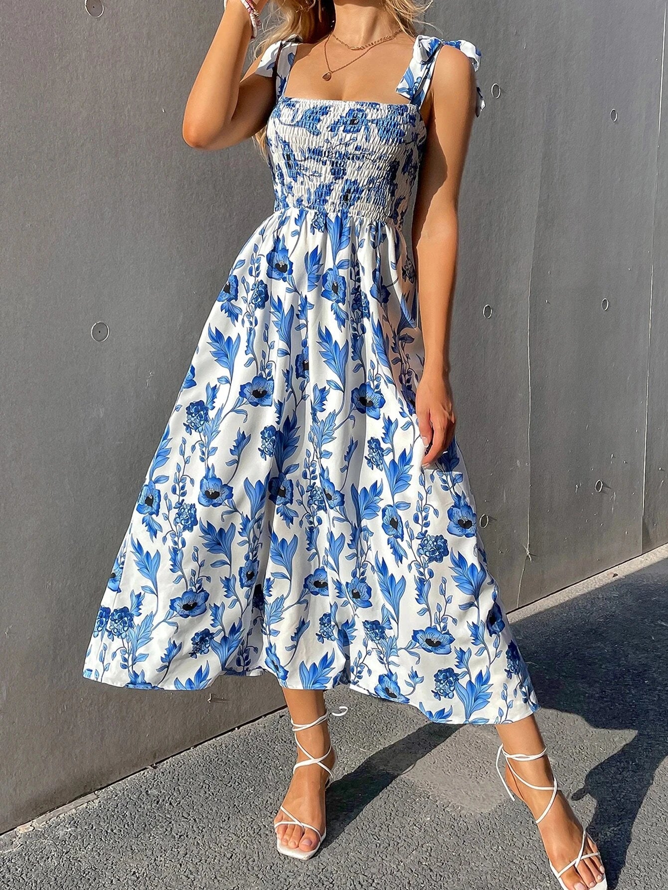 Vestido Feminino Floral com Corpete Franzido by Loja Bruna Modas