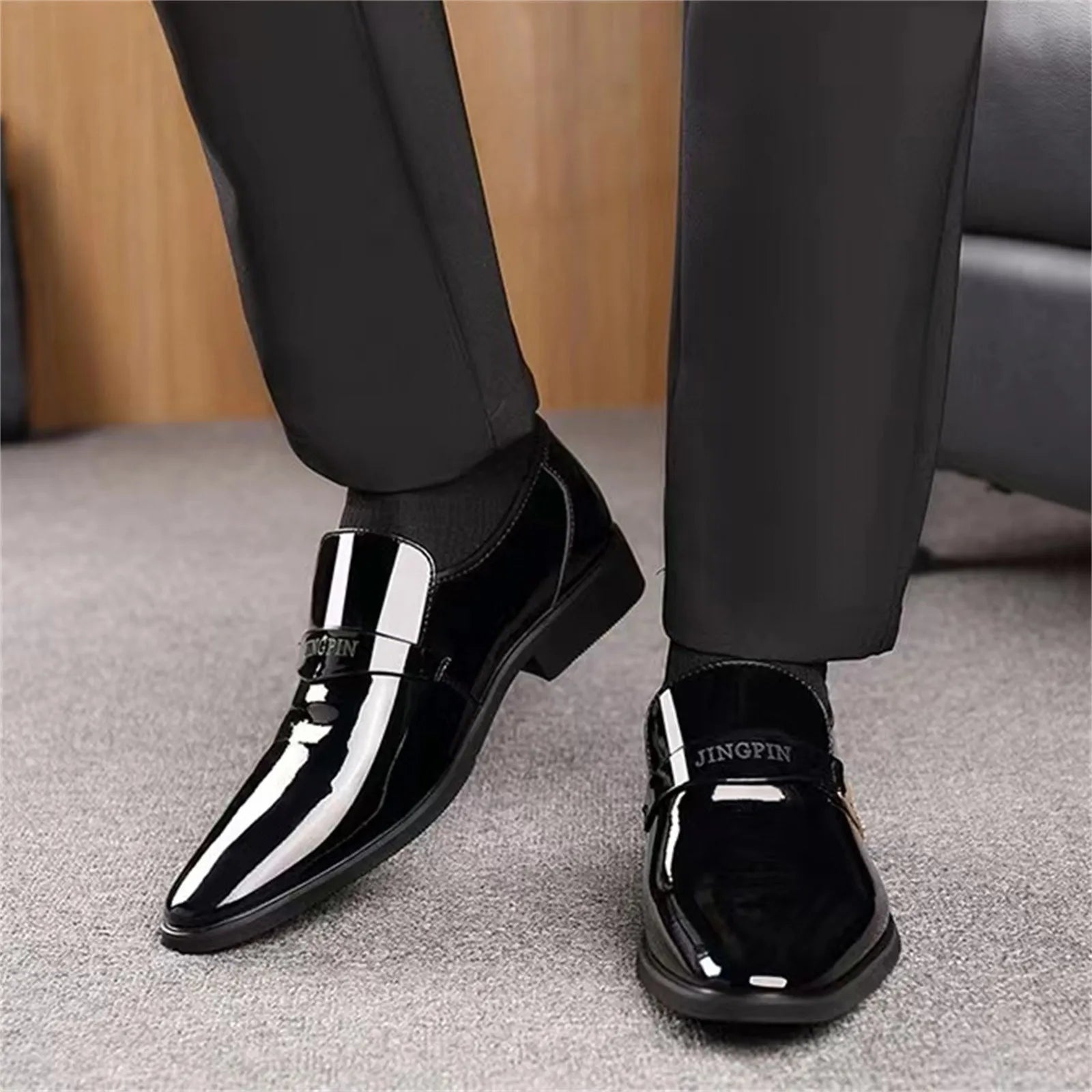 Sapato Social Masculino Preto em Couro PU Envernizado