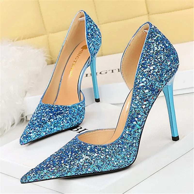 Scarpin Feminino Zafira de Bico Fino com Paetês
