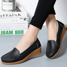 Mocassins Femininos de Couro com Salto Confortável | Estilo e Conforto