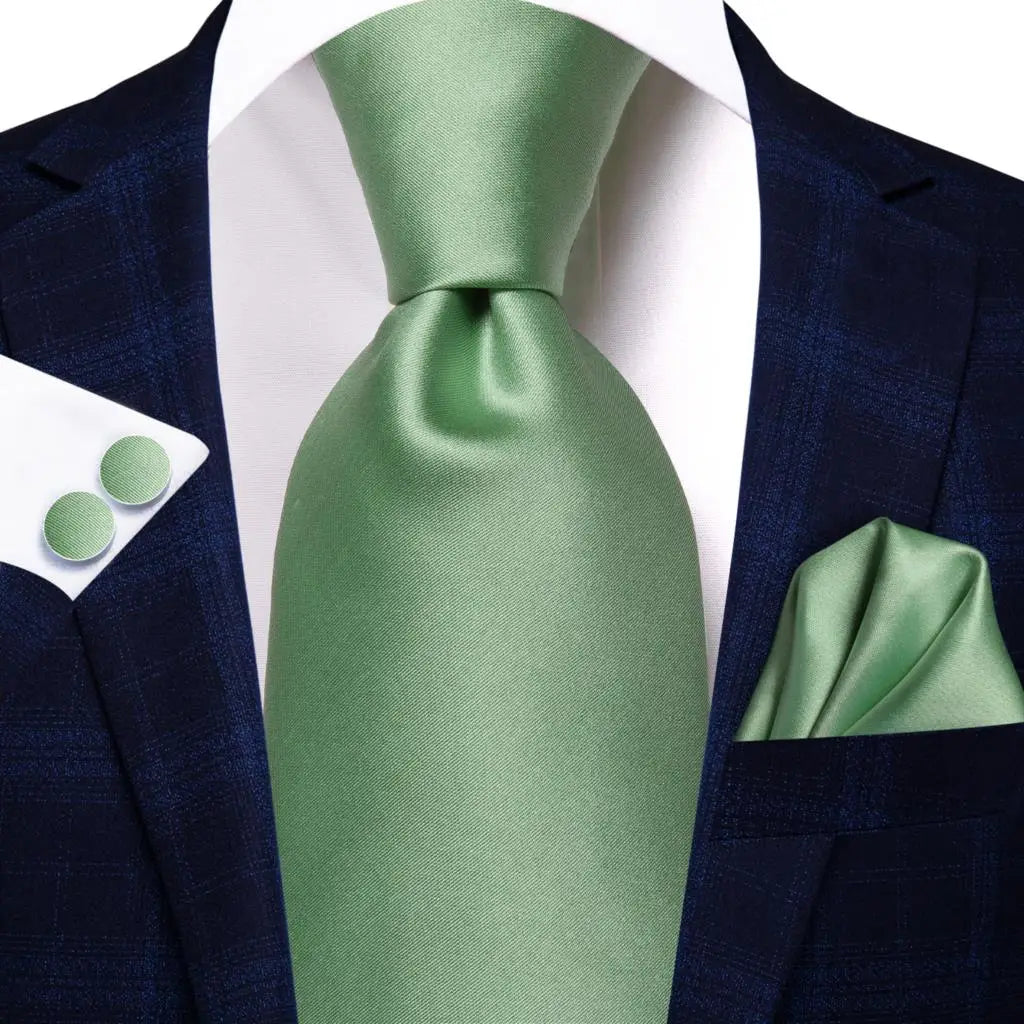 Kit Gravata Masculina Social Luxuosa de Seda com Lenço e Abotoaduras