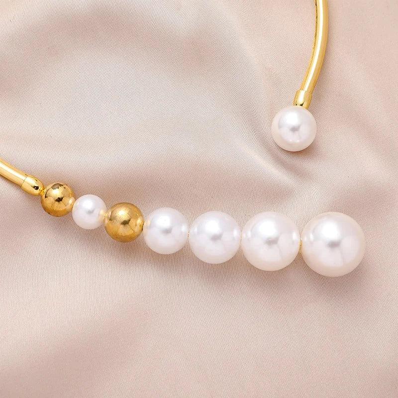 Colar Feminino de Pérolas Exageradas