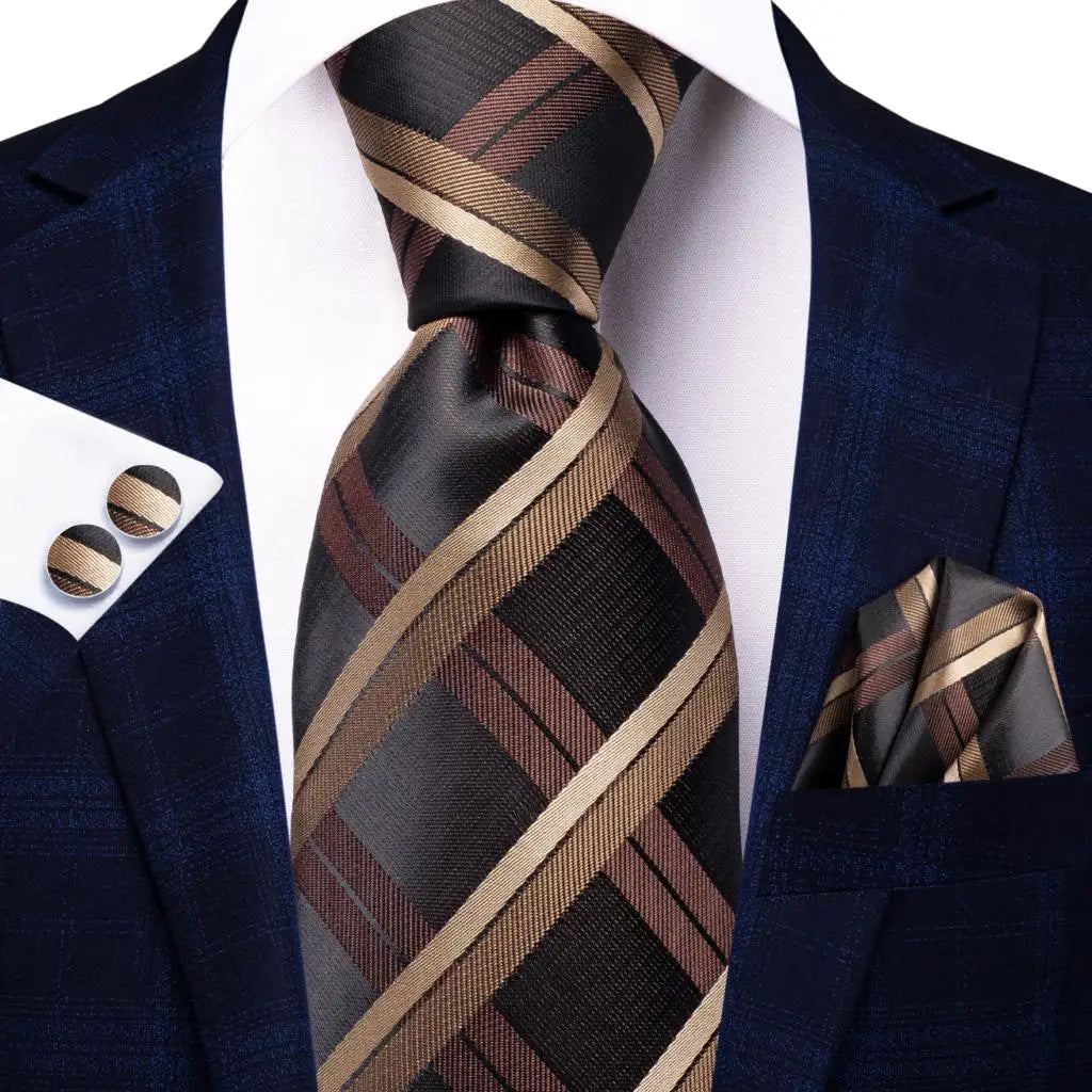 Gravata Masculina de Seda Xadrez com Lenço e Abotoaduras