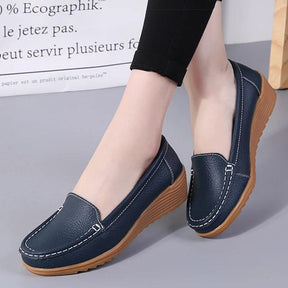 Mocassins Femininos de Couro com Salto Confortável | Estilo e Conforto