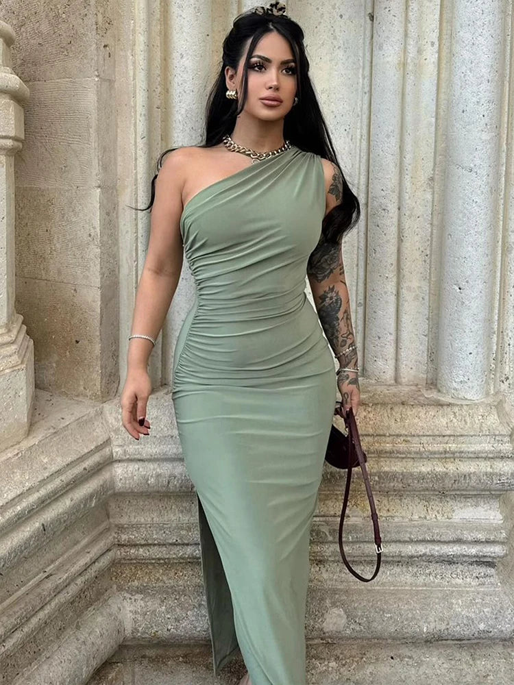 Vestido Maxi Feminino Slim com Fenda Um Ombro Só