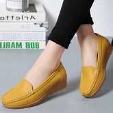 Mocassins Femininos de Couro com Salto Confortável | Estilo e Conforto