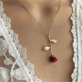Colar Rosa 3D Feminino Inspirado em A Bela e a Fera